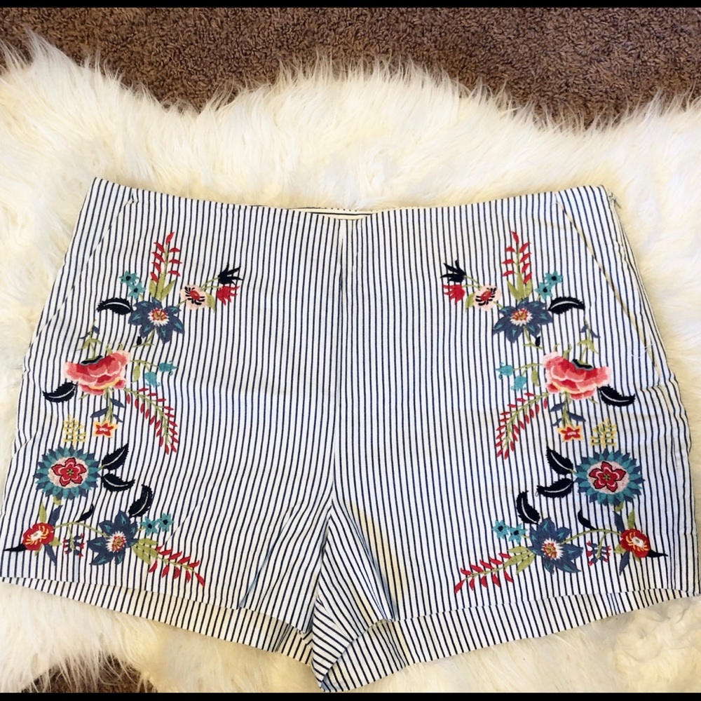 Embroidered LOFT shorts size 14